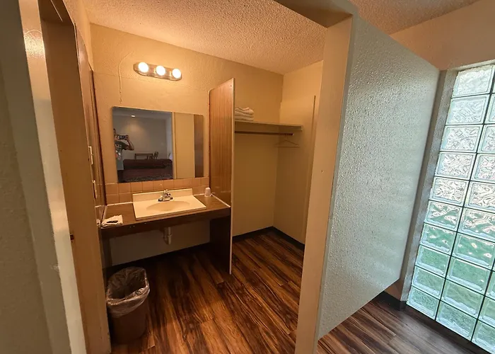 Motel Economy